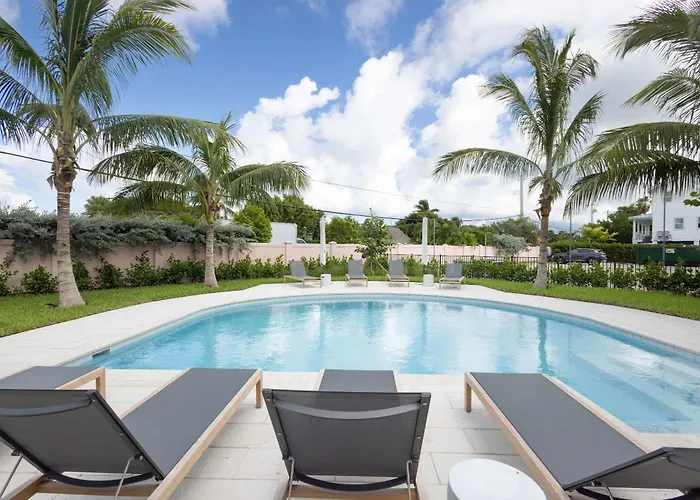 New Private Pool & Docking - Floralee House